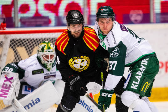 Brynäs Emil Molin och Färjestads Adam Ginning