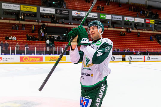 Färjestads Victor Ejdsell jublar