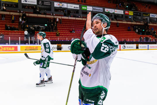 Färjestads Linus Johansson jublar