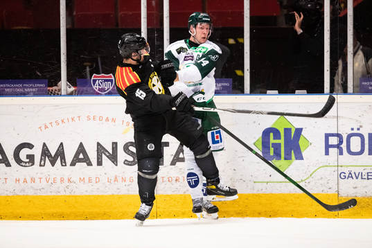 Brynäs Simon Bertilsson och Färjestads Victor Ejdsell