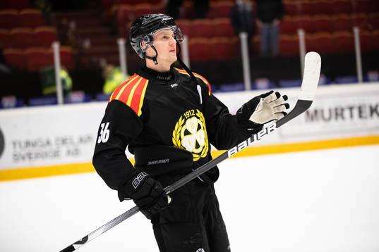 Brynäs Linus Ölund tackar publiken