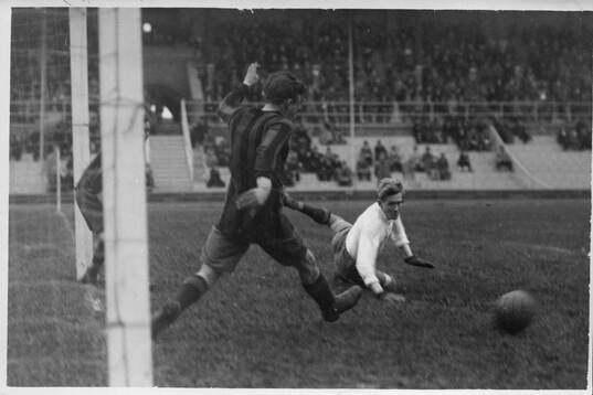 Fotboll, Hammarby - Örgryte, semifinal i sm. 1922. Editors
