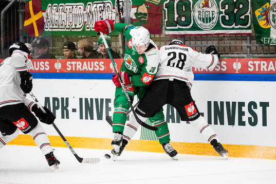 Anton Bengtsson of Rögle and Johan Sundström of Frölunda