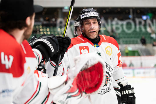 Joel Lundqvist of Frölunda celebrates