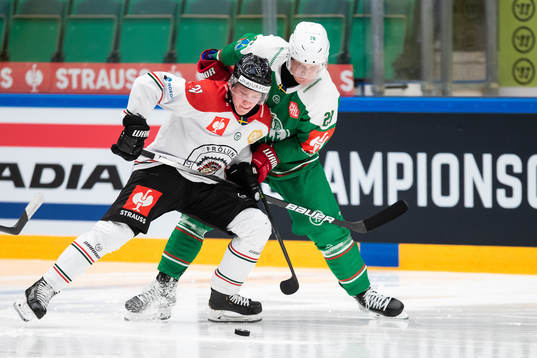 Karl Henriksson of Frölunda and Anton Bengtsson of Rögle