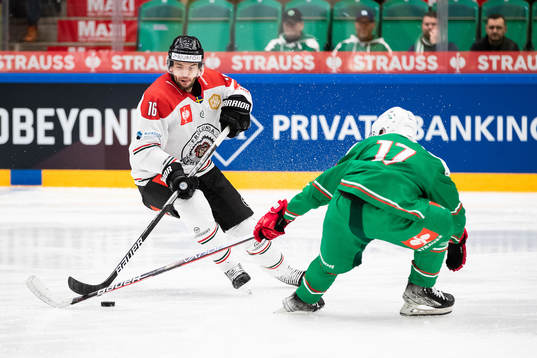 Stefan Elliot  of Frölunda and Philip Granath of Rögle