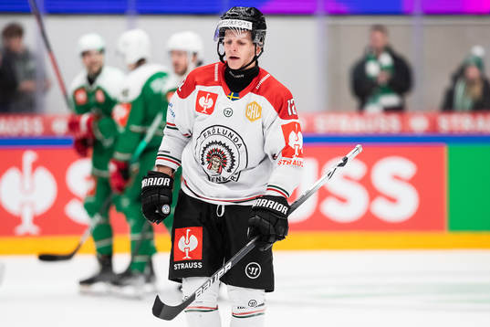 Max Friberg of Frölunda looks dejected