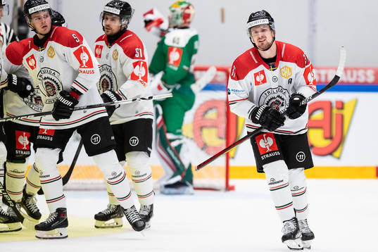 Nicklas Lasu of Frölunda celebrates
