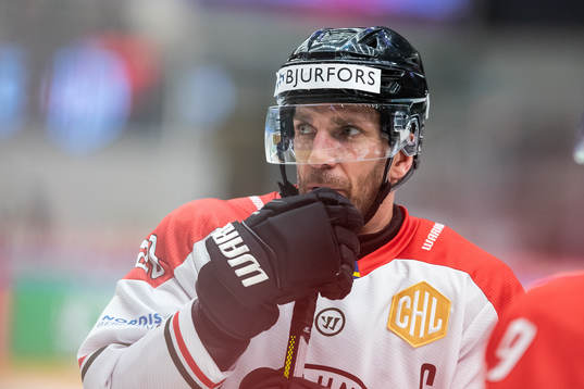 Joel Lundqvist of Frölunda looks dejected