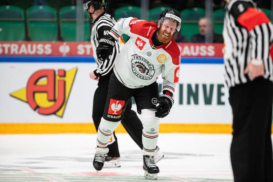 Jens Olsson of Frölunda in pain