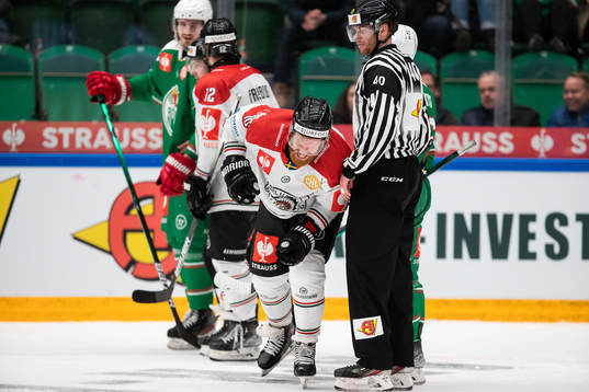 Jens Olsson of Frölunda in pain