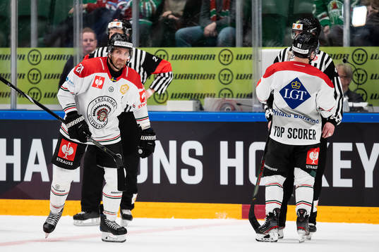 Joel Lundqvist of Frölunda looks dejected