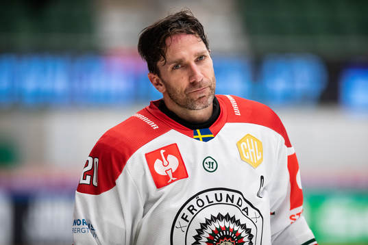 Joel Lundqvist of Frölunda looks dejected