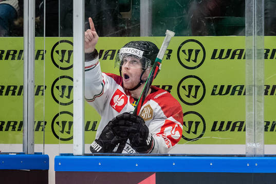 Ryan Lasch of Frölunda reacts