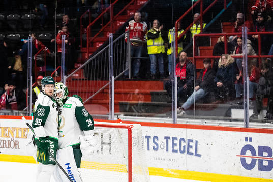 Färjestads Jacob de la Rose och målvakt Dominik Furch
