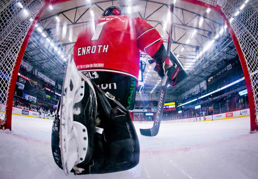 Örebros målvakt Jhonas Enroth deppar