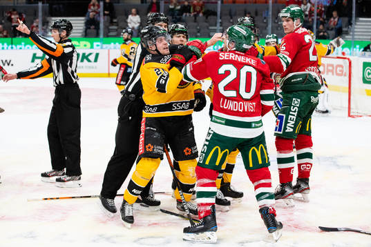 Frölundas Joel Lundqvist och Luleås Juhani Tyrväinen i