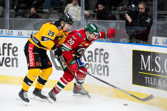 Luleås Erik Gustafsson och Frölundas Joel Lundqvist
