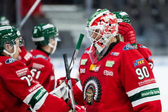 Frölundas målvakt Matthew Tomkins efterishockeymatchen i