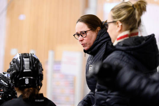 SDEs tränare Johanna Ikonen