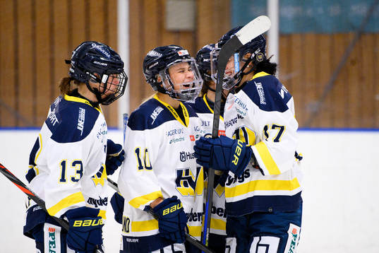 s Ebba Berglund jublar