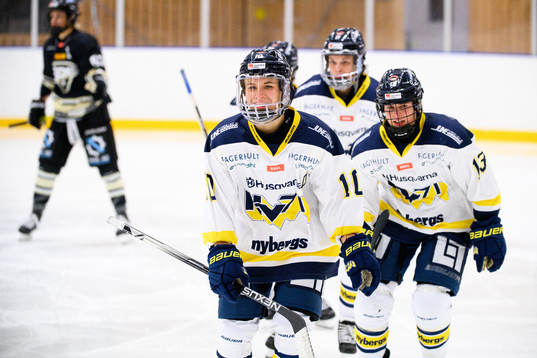 s Ebba Berglund jublar