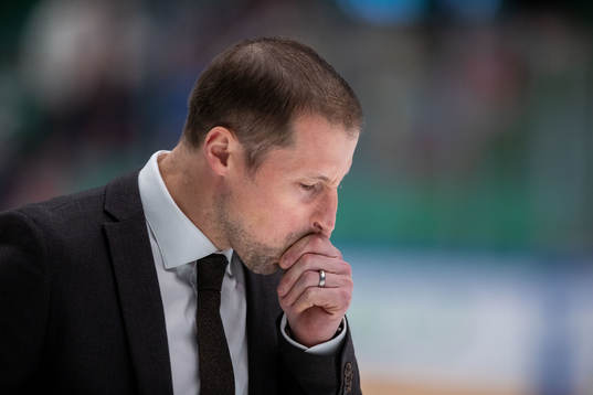 Rögles tränare Cam Abbott deppar