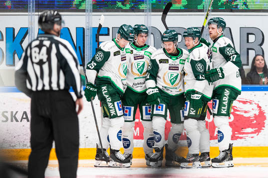 Färjestads Joakim Nygård jublar med lagkamrater