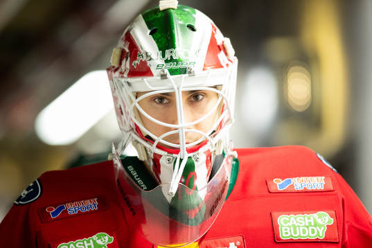 Frölundas målvakt Matthew Tomkins innan  ishockeymatchen