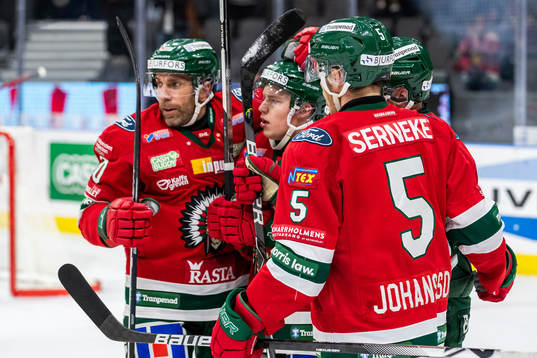 Frölundas Jan Mursak jublar med lagkamrater Joel Lundqvist