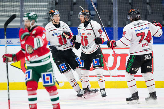 Örebros Robin Kovacs jublar