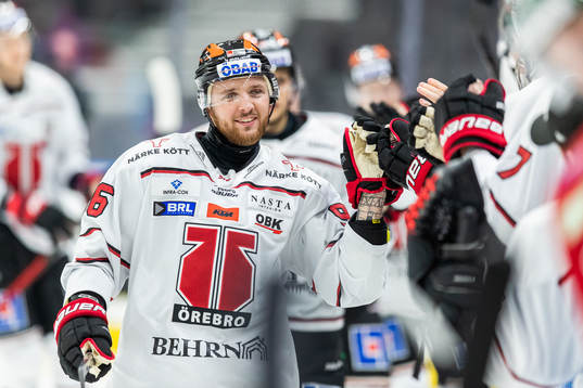 Örebros Robin Kovacs jublar