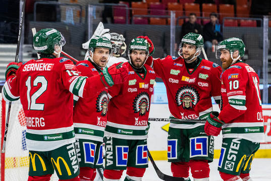 Frölundas Stefan Elliot  jublar med lagkamrater