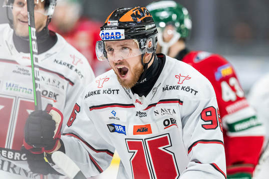 Örebros Robin Kovacs jublar