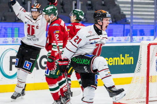 Örebros Linus Öberg jublar
