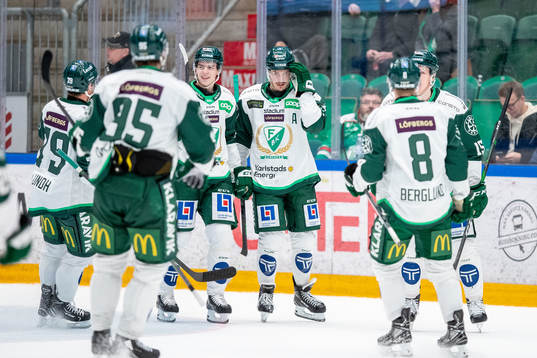 Färjestads Joakim Nygård jublar med lagkamrater
