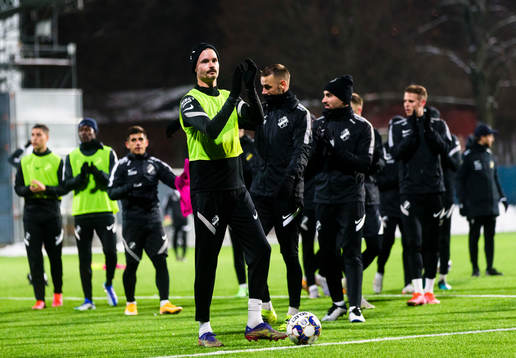 s Mikael Lustig tackar supportrarna