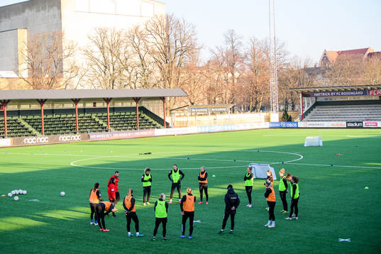 Spelarna samlas