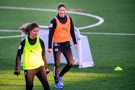 Loreta Kullashi och Bianca Schmidt