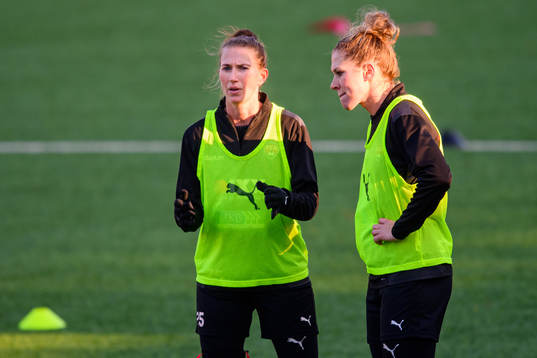 Emma Berglund och Rebecca Knaak