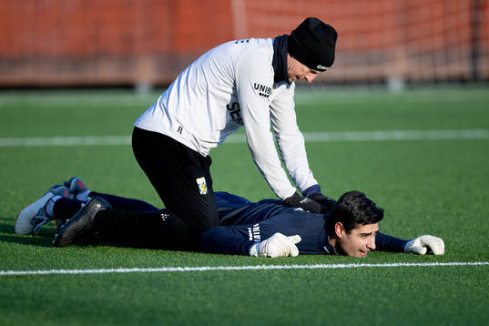 IFK Göteborgs målvakt Tom Amos och sjukgymnast Fredrik