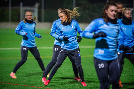 Malmö FFs Elin Björklund med lagkamraterna
