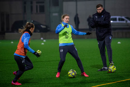 Malmö FFs Amanda Kander mot Elin Björklund