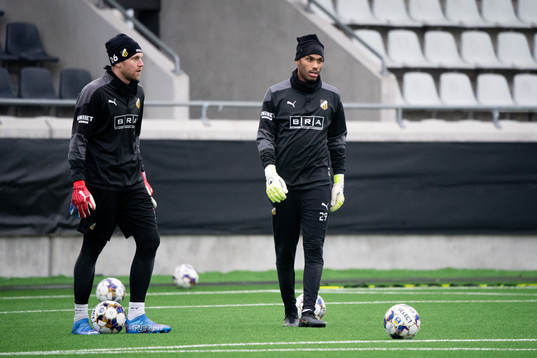 Målvakt Peter Abrahamsson och målvakt Jonathan Ursin