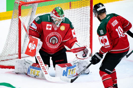 Goalkeeper Matthew Tomkins of Frölunda