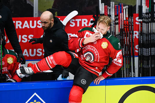 Andreas Borgman of Frölunda holds a tissue paper in front