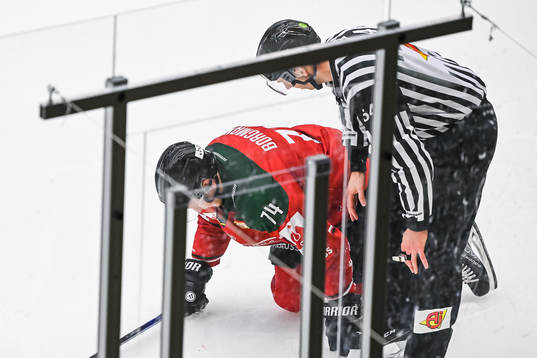 Andreas Borgman of Frölunda in pain