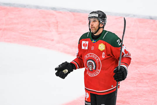 Joel Lundqvist of Frölunda looks dejected