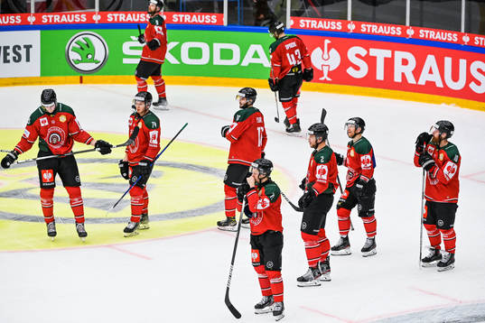 Players of Frölunda looks dejected