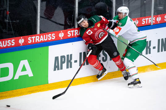 Mats Rosseli Olsen of Frölunda and William Wallinder of